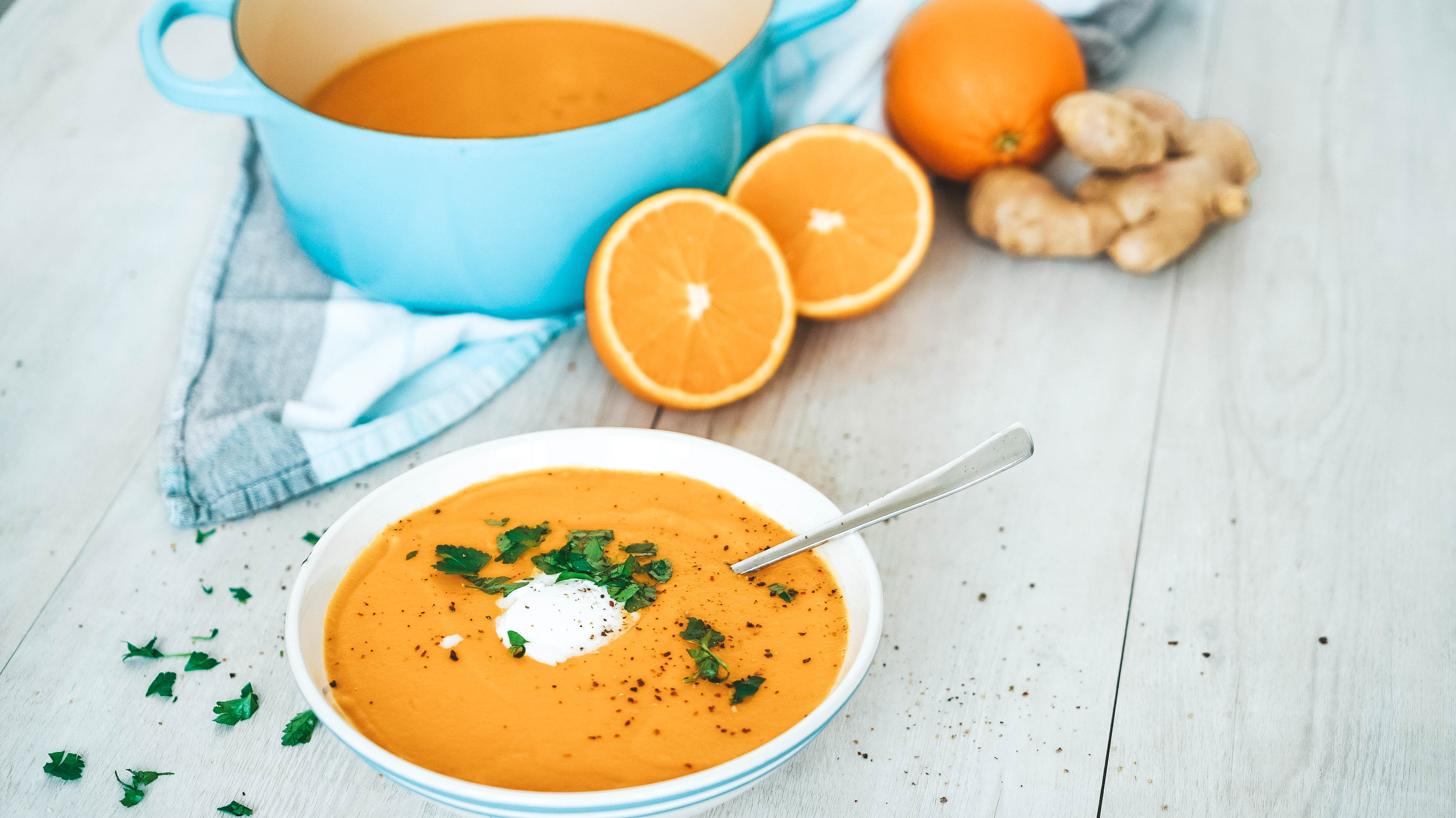 Orangen-Karotten-Suppe mit Ingwer - FOODPUNK