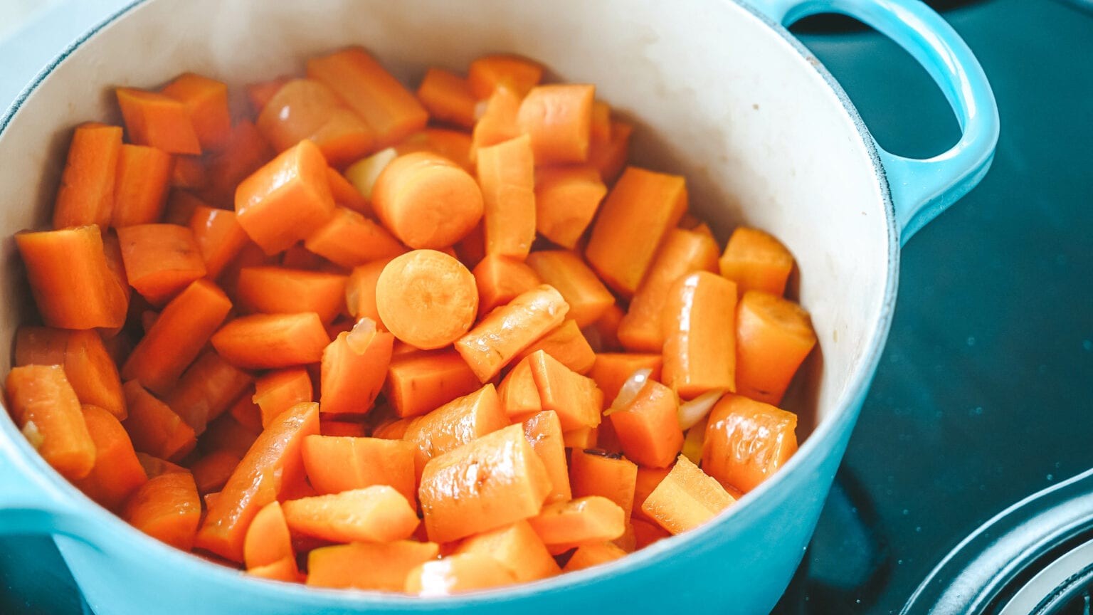Orangen-Karotten-Suppe mit Ingwer